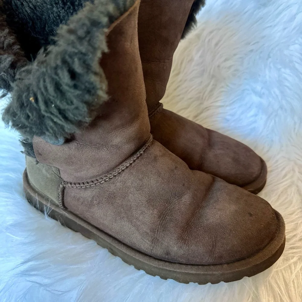 UGG Bailey Button Suede Waterproof Brown Womens Short Shearling Lined Boots Sz 9